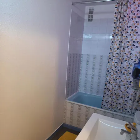 Avec Balcon Et Parking